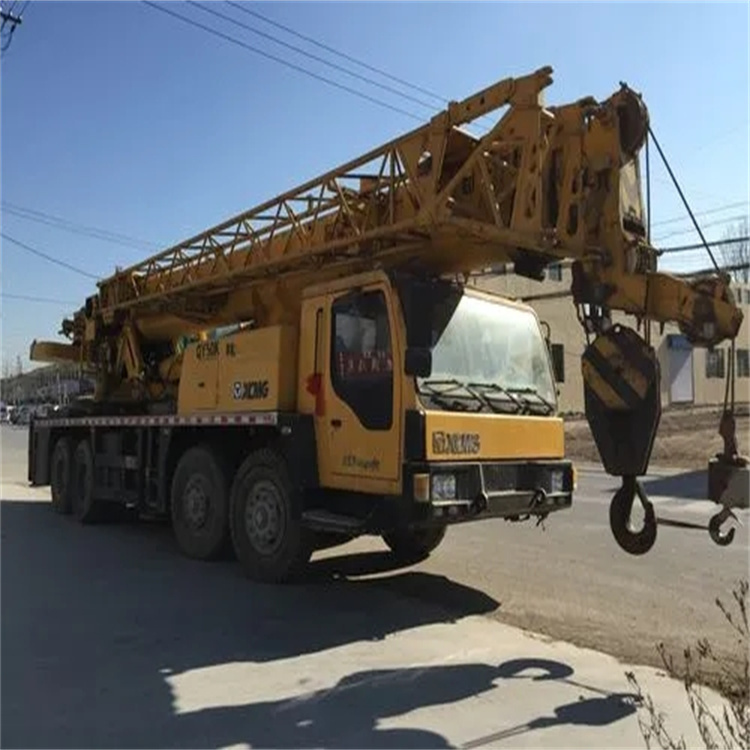 清城吊车怎么吊装挖掘机